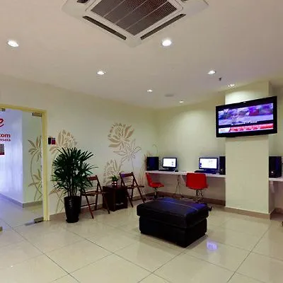 Tune Hotel - Kota Damansara Петалинг-Джая