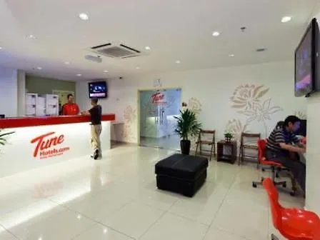 Tune Hotel - Kota Damansara Петалинг-Джая 3*,