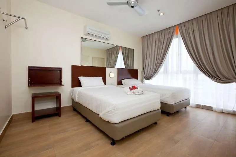 Tune Hotel - Kota Damansara Петалинг-Джая