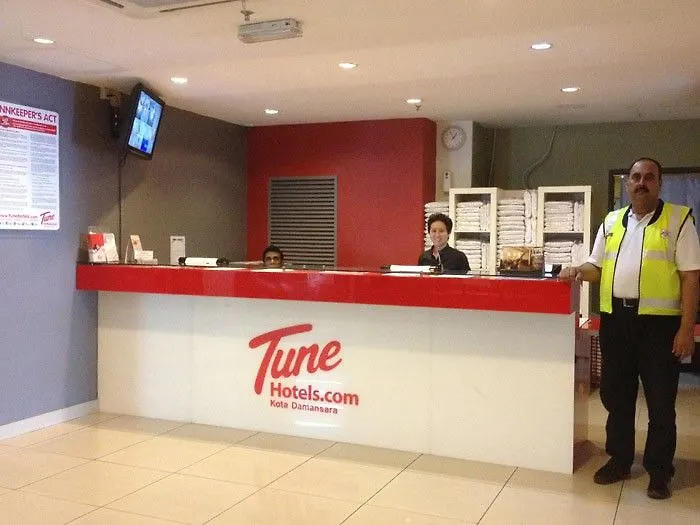 Tune Hotel - Kota Damansara Петалинг-Джая 3*,