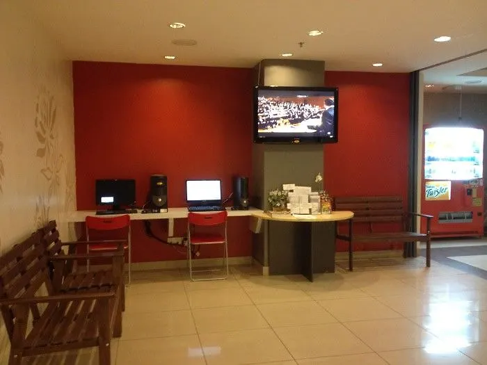 Tune Hotel - Kota Damansara Петалинг-Джая