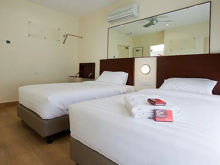 Tune Hotel - Kota Damansara Петалинг-Джая