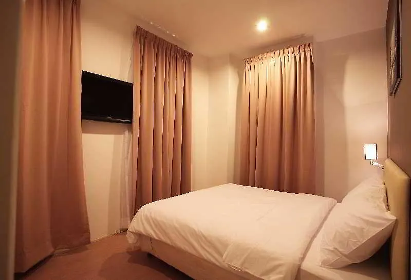 Tune Hotel - Kota Damansara Петалинг-Джая