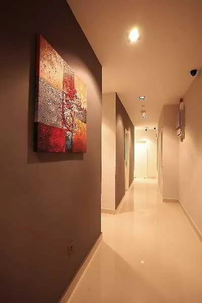 Tune Hotel - Kota Damansara Петалинг-Джая