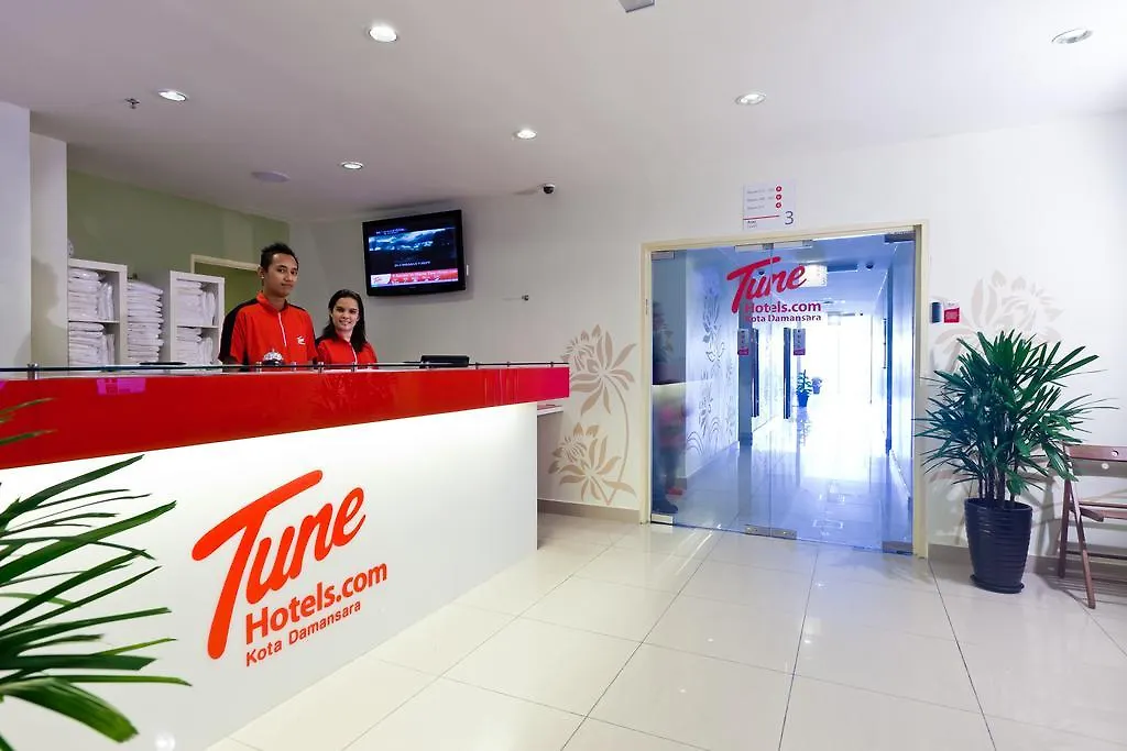 Tune Hotel - Kota Damansara Петалинг-Джая
