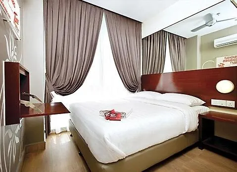 Tune Hotel - Kota Damansara Петалинг-Джая
