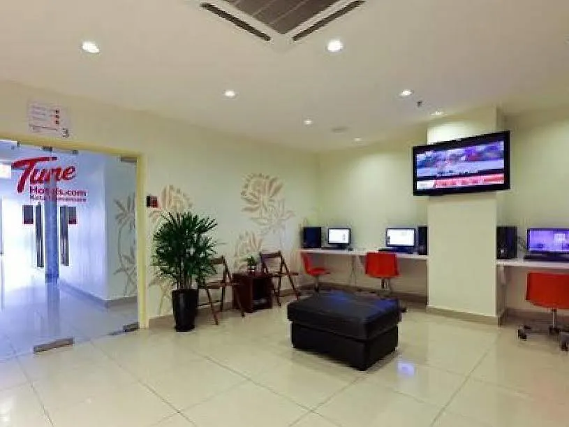 Tune Hotel - Kota Damansara Петалинг-Джая 3*,  Малайзия