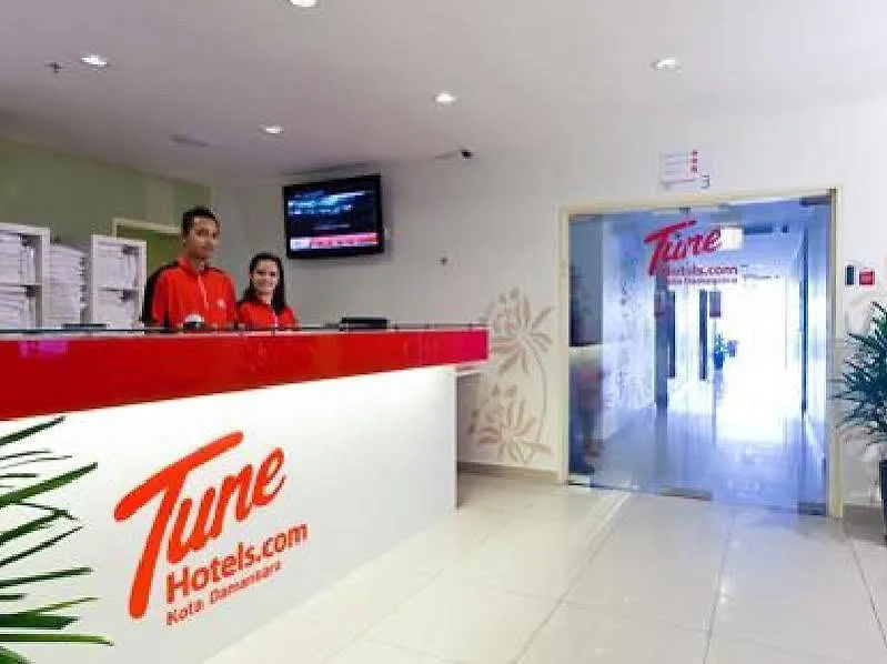 ***  Tune Hotel - Kota Damansara Петалинг-Джая Малайзия